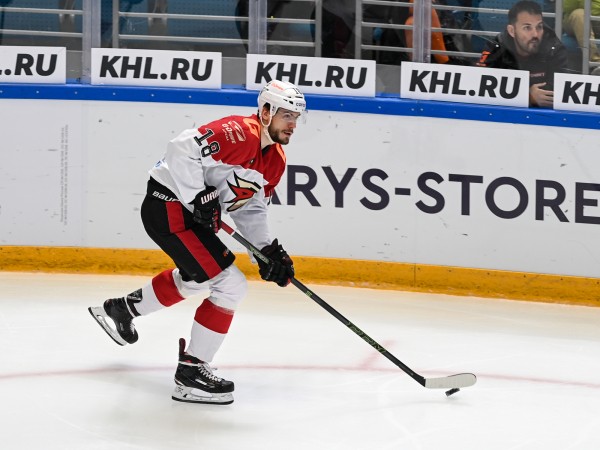 
									«Авангард» расстался с габаритным нападающим Дергачевым 