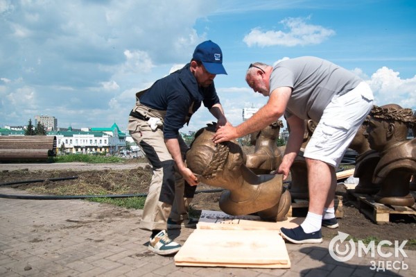 Бюсты прославленных омских спортсменов привезли на Аллею Олимпийских чемпионов