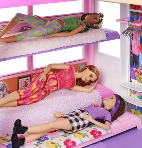 Жена криминального авторитета, стерва и любительница коктейльных вечеринок. Барби - кто она на самом деле?