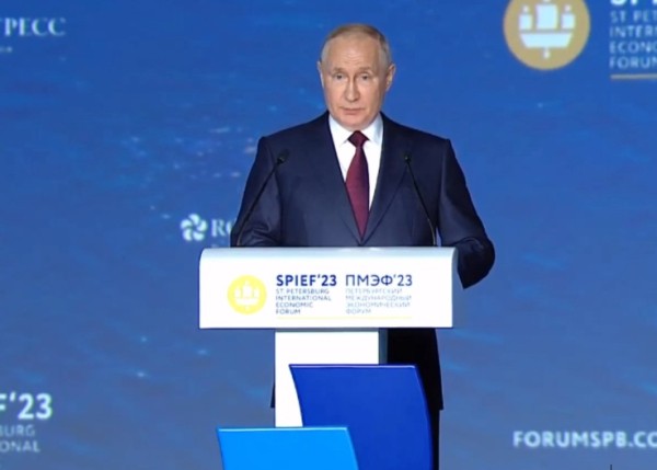 
									Путин заявил о низкой инфляции и росте доходов населения 