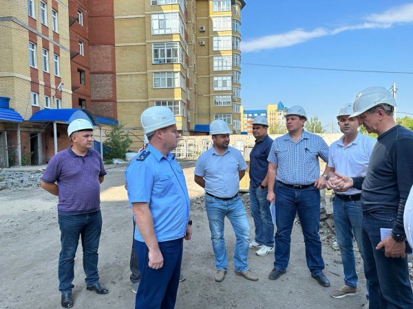 
									Бойко вместе с омскими прокурорами съездил на проблемные стройки   [ФОТО]  