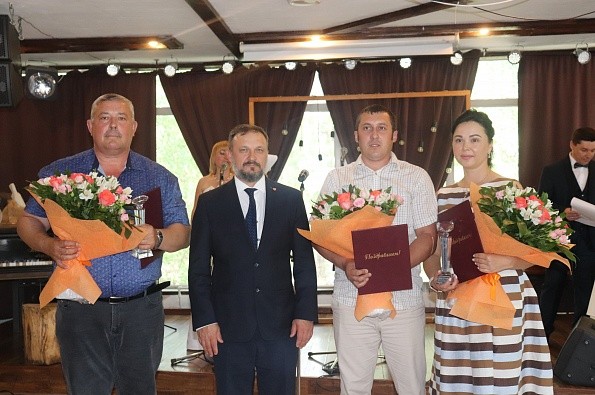 
									В Омском районе поздравили лучших предпринимателей 