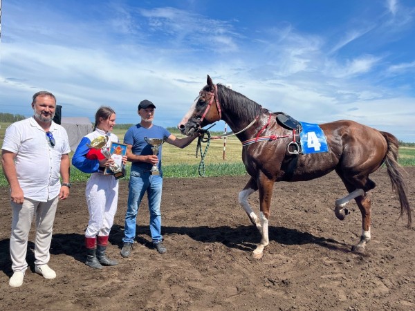 
									В Омском районе прошли скачки Большого Сибирского круга 