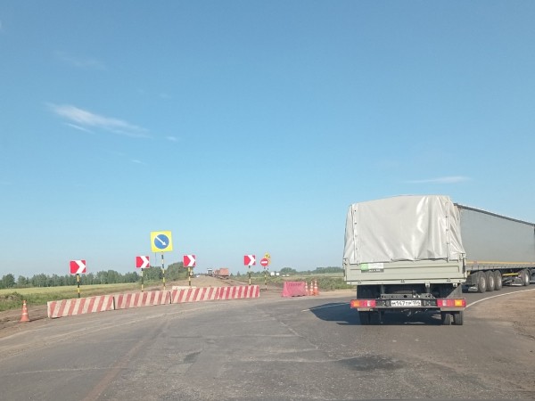 На трассе под Омском сносят путепровод через железную дорогу
На трассе под Омском сносят путепровод через железную дорогу