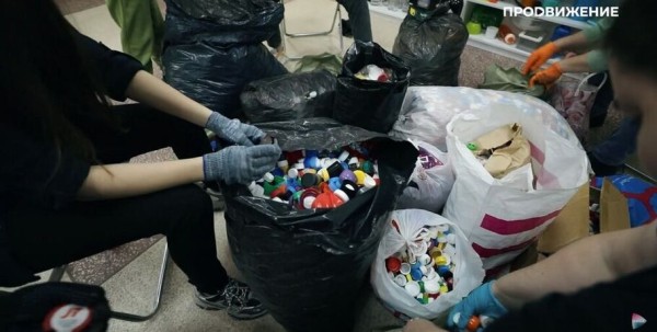 Омичи могут помочь отправить полтонны пластиковых крышечек на добрые дела