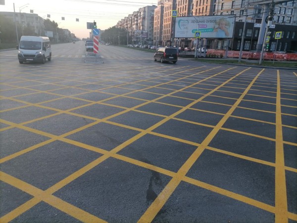 
									На омских дорогах появилась разметка «вафельница»   [ФОТО]  