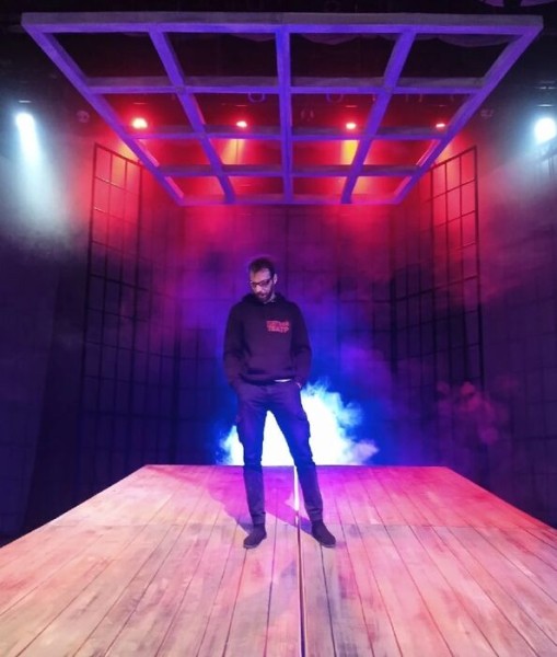 Электрик по кадровой сущности, художник по сути своей. Секреты работы с театральным светом