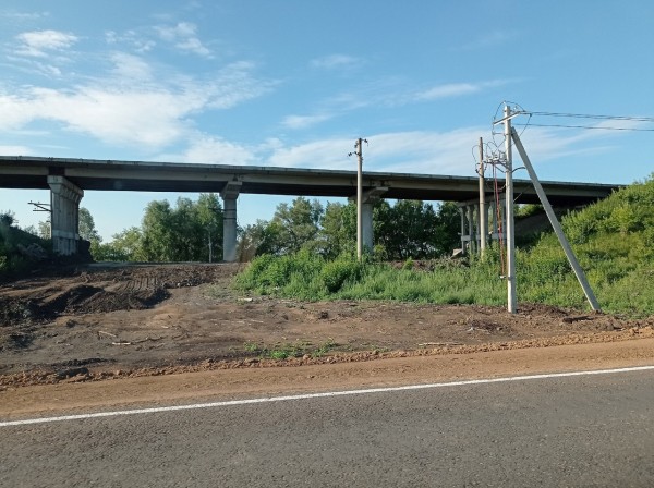 На трассе под Омском сносят путепровод через железную дорогу
На трассе под Омском сносят путепровод через железную дорогу