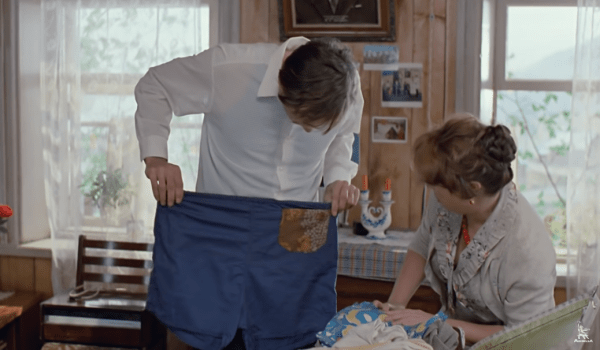 Срыв покровов и разбитые сердечки фанаток. Герои советского кино "сходили " на приём к психологу