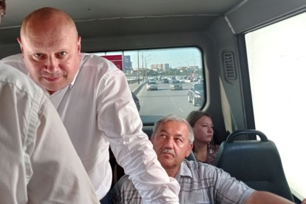 
									Шелест, как и обещал, проехал в маршрутке   [ФОТО]  