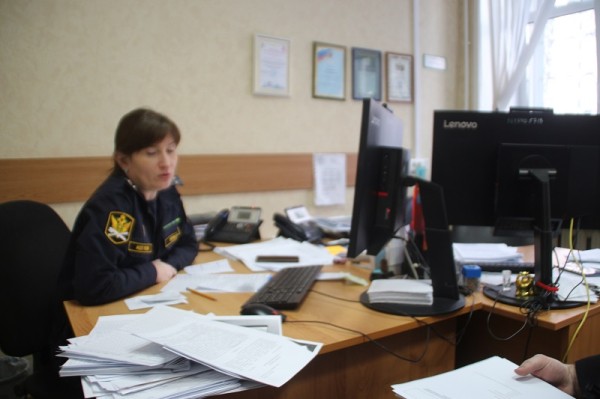 
									Из-за долга в 30 тысяч приставы забрали у омича двухэтажный дом   [ФОТО]  