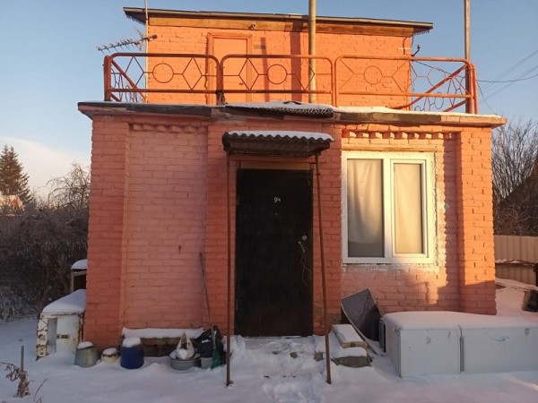 
									Из-за долга в 30 тысяч приставы забрали у омича двухэтажный дом   [ФОТО]  