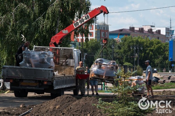 Бюсты прославленных омских спортсменов привезли на Аллею Олимпийских чемпионов