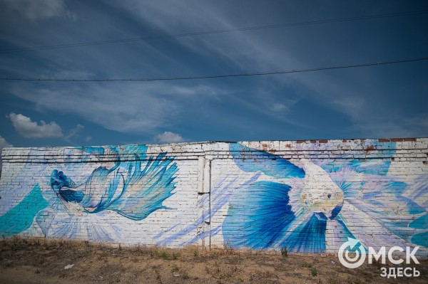 Хочется верить, что эти руки спасут. Граффити на Левобережье, которое заставляет задуматься о жизни Хочется верить, что эти руки спасут. Граффити на Левобережье, которое заставляет задуматься о жизни