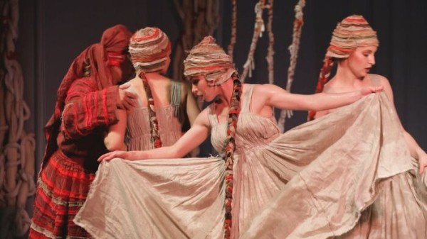 Электрик по кадровой сущности, художник по сути своей. Секреты работы с театральным светом