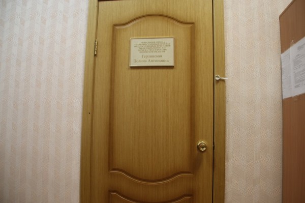 
									Из-за долга в 30 тысяч приставы забрали у омича двухэтажный дом   [ФОТО]  