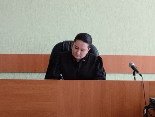 Может ли дружный «дуэт» судья-адвокат в деле «пивной королевы» Горностаевой превратиться в «спетое» трио?