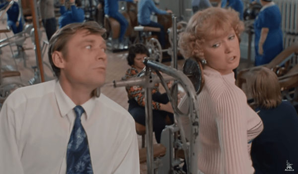 Срыв покровов и разбитые сердечки фанаток. Герои советского кино "сходили " на приём к психологу