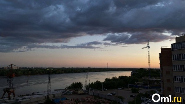 Ливень и крупный град: омичей предупредили о надвигающемся шторме