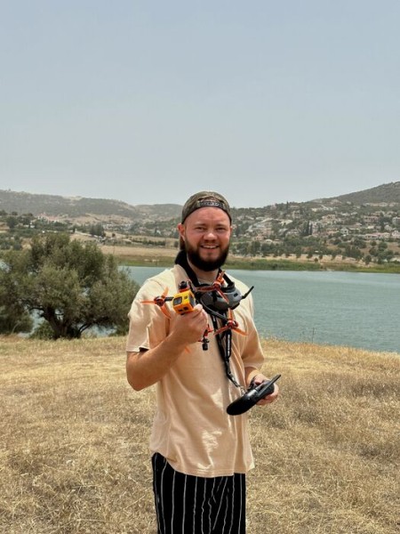 Зомби-программисты, gamedev и русский айтишник на Кипре. Senior в IT рассказал, как попасть на собеседование