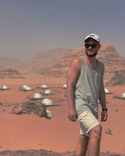 Зомби-программисты, gamedev и русский айтишник на Кипре. Senior в IT рассказал, как попасть на собеседование