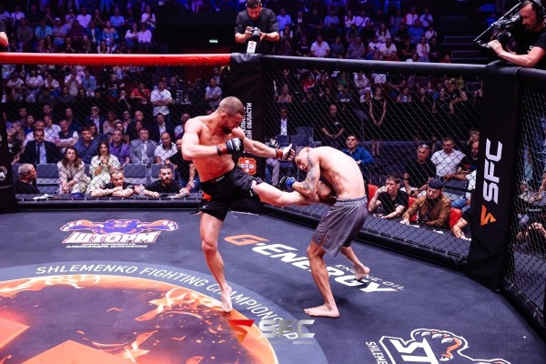 
									Танцы, сломанная рука и победа Шлеменко: в Омске прошел самый дорогой турнир по ММА   [ФОТО+ВИДЕО]  