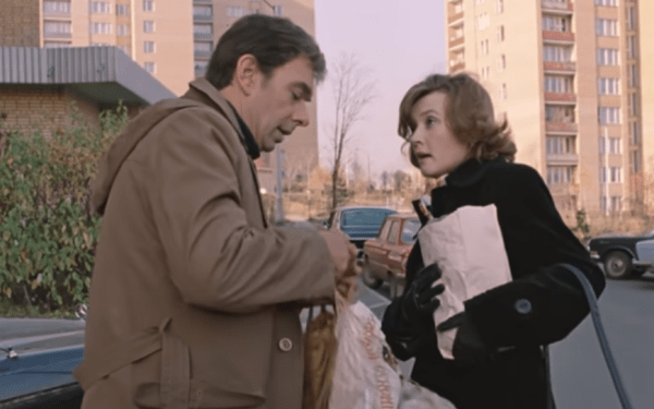 Срыв покровов и разбитые сердечки фанаток. Герои советского кино "сходили " на приём к психологу