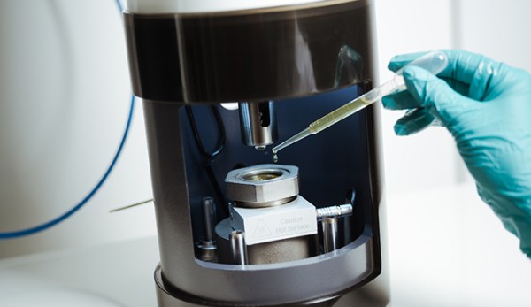 
									Автомобильные масла «Газпром нефти» теперь создает «Алхимик» 