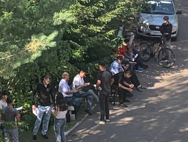 
									Омичи пожаловались на мигрантов, которые «оккупировали» больницу   [ФОТО]  