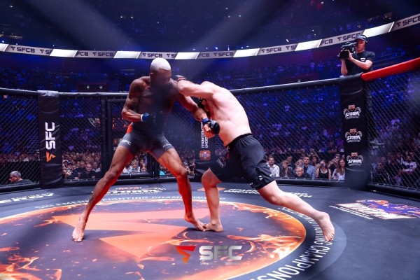 
									Танцы, сломанная рука и победа Шлеменко: в Омске прошел самый дорогой турнир по ММА   [ФОТО+ВИДЕО]  