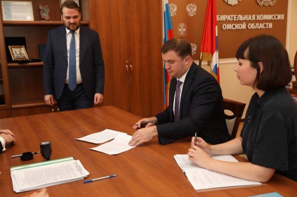 
									Хоценко хотели снять с выборов губернатора 