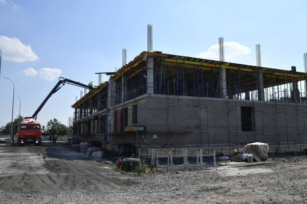 
									Хоценко поручил ежедневно контролировать строительство «заколдованной» школы в Исилькуле 