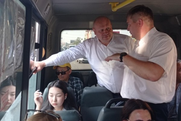 
									Шелест, как и обещал, проехал в маршрутке   [ФОТО]  