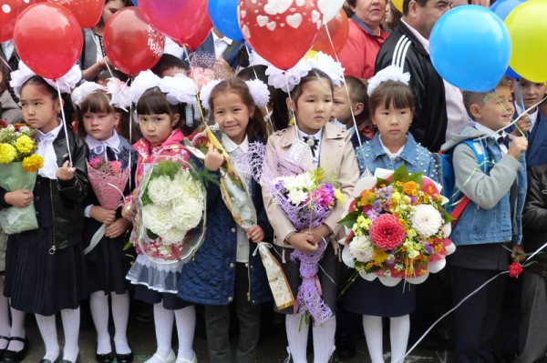 
									Больше 700 омских первоклассников пойдут не в те школы, куда хотели их родители 