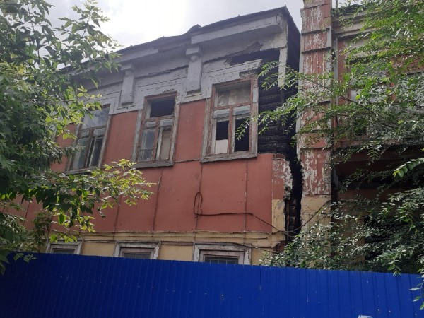 
									Департамент Махини провалил программу «аренды за 1 рубль»: в Омске разрушается дом Дворжецкого 