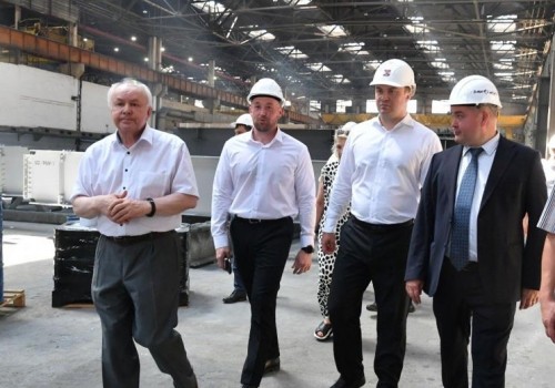 Виталий Хоценко побывал на заводе, где трудится Олег Шишов