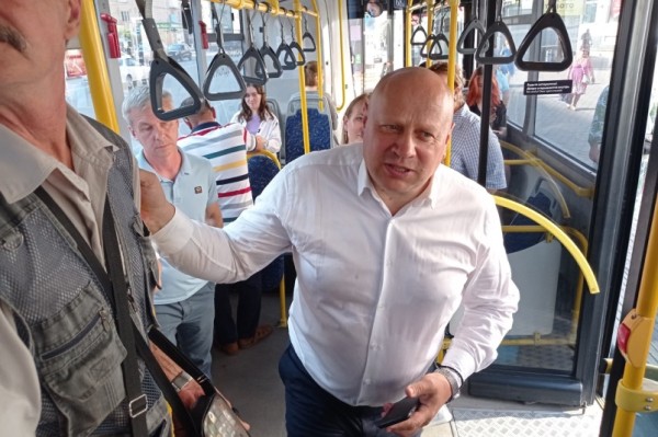 
									Шелест, как и обещал, проехал в маршрутке   [ФОТО]  