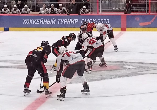 
									«Авангард» и «Омские Крылья» порадовали зрителей веселым хоккеем   [ФОТО]  