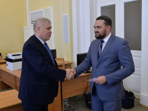 
									Хоценко и Алехина официально зарегистрировали в качестве кандидатов в губернаторы   [ФОТО]  