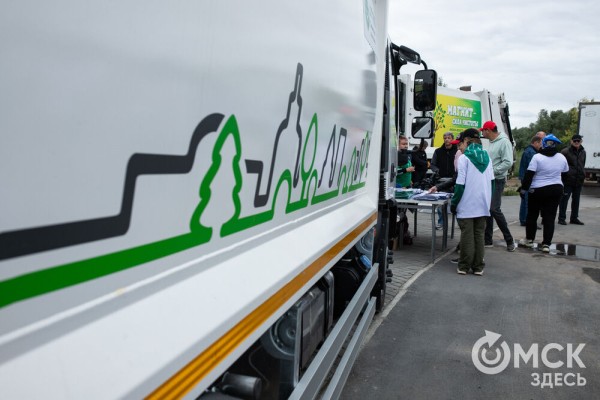 Порядок во всём. "Авангард" организовал в Омске масштабный субботник