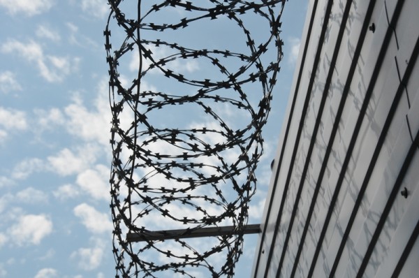 
									Стали известны подробности взятия в заложники медсестры в омской колонии 