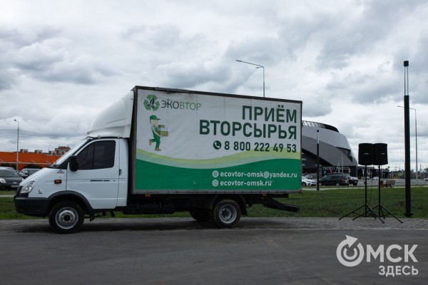 Порядок во всём. "Авангард" организовал в Омске масштабный субботник