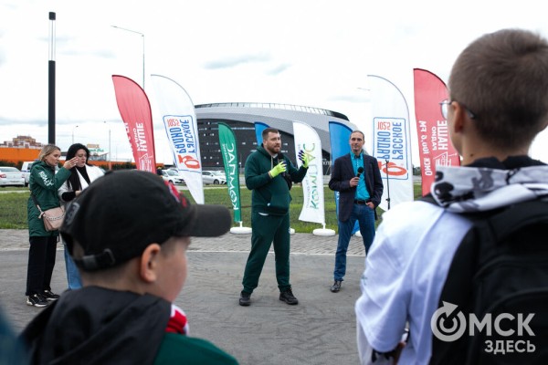 Порядок во всём. "Авангард" организовал в Омске масштабный субботник