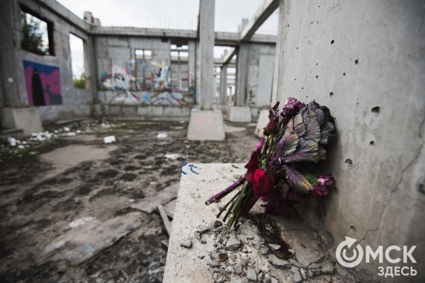 "Каждый имеет право на личный идиотизм". Обсуждаем разрисованную заброшку в центре города