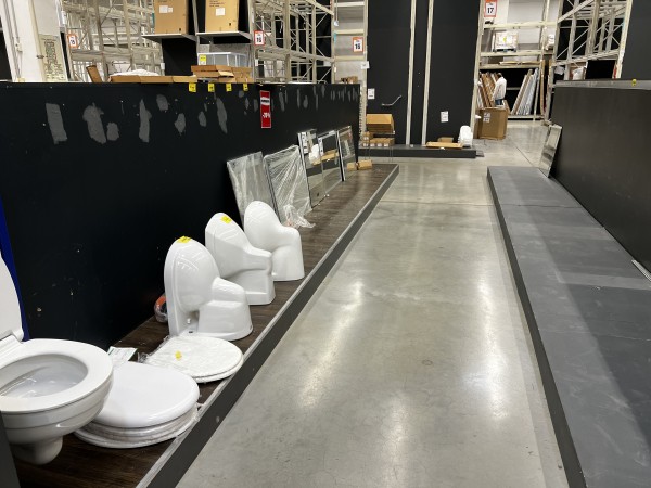 
									Последний день гипермаркета OBI в Омске: что будет дальше?  