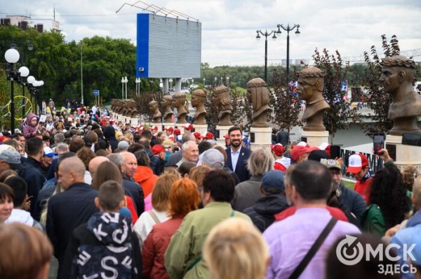 "У молодого поколения теперь есть ориентир". На набережной Оми открылась Аллея Олимпийских чемпионов