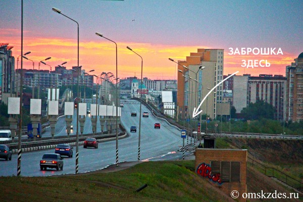 "Каждый имеет право на личный идиотизм". Обсуждаем разрисованную заброшку в центре города