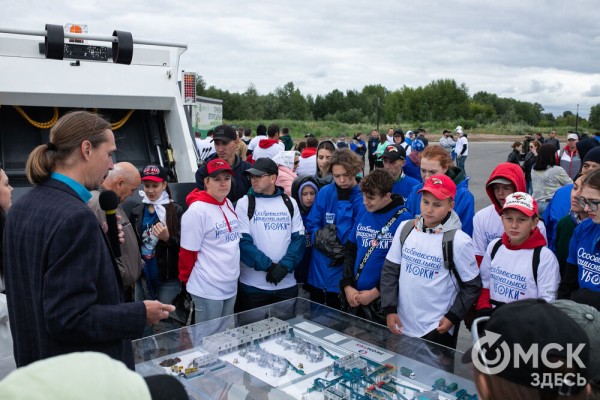 Порядок во всём. "Авангард" организовал в Омске масштабный субботник