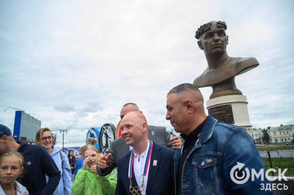 "У молодого поколения теперь есть ориентир". На набережной Оми открылась Аллея Олимпийских чемпионов