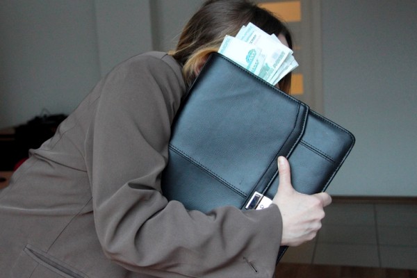 
									Омских чиновников обязали сообщать о взятках и наградах, которые им предложили в отпуске 